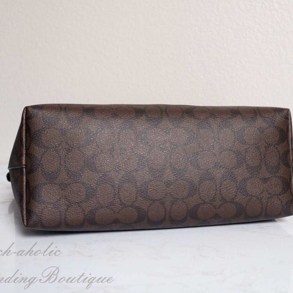 NWT Coach Gallery Tote in Signature Canvas - Picture 6 of 8